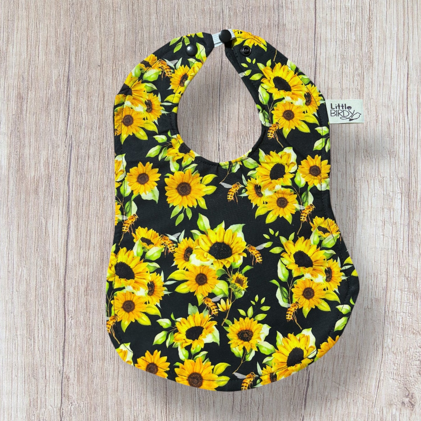 Little birdy sunflower with bee’s bib